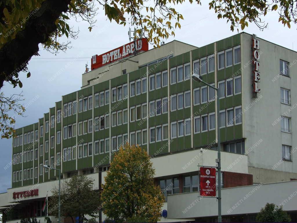 Szálláshely - Tatabánya - Az Árpád szálloda épülete