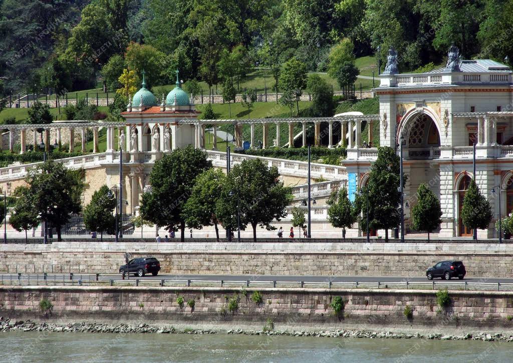 Műemlék épület - Budapest - A Várkert Bazár