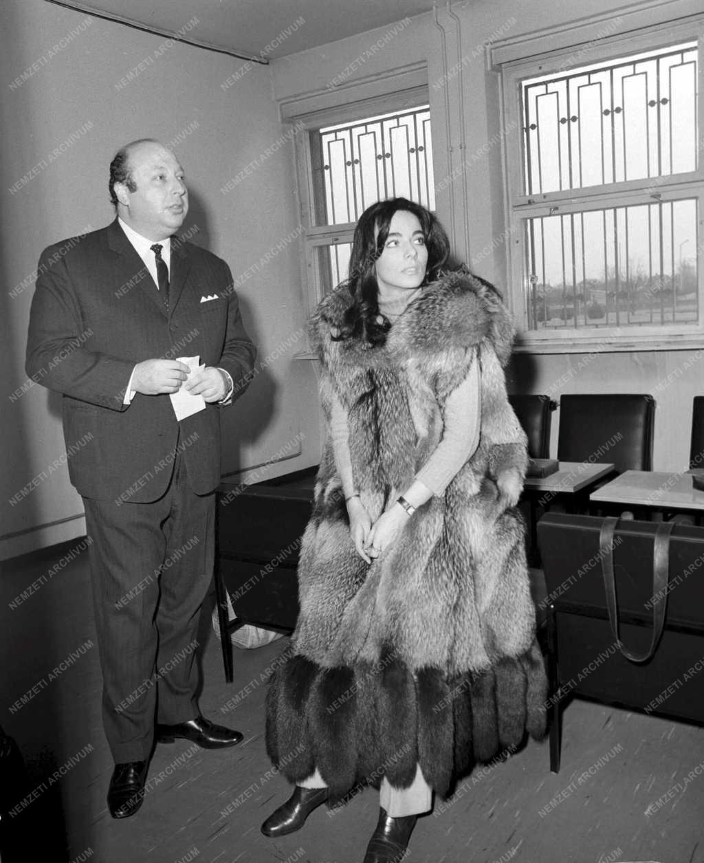 Külkapcsolatok - Marilu Tolo Budapesten