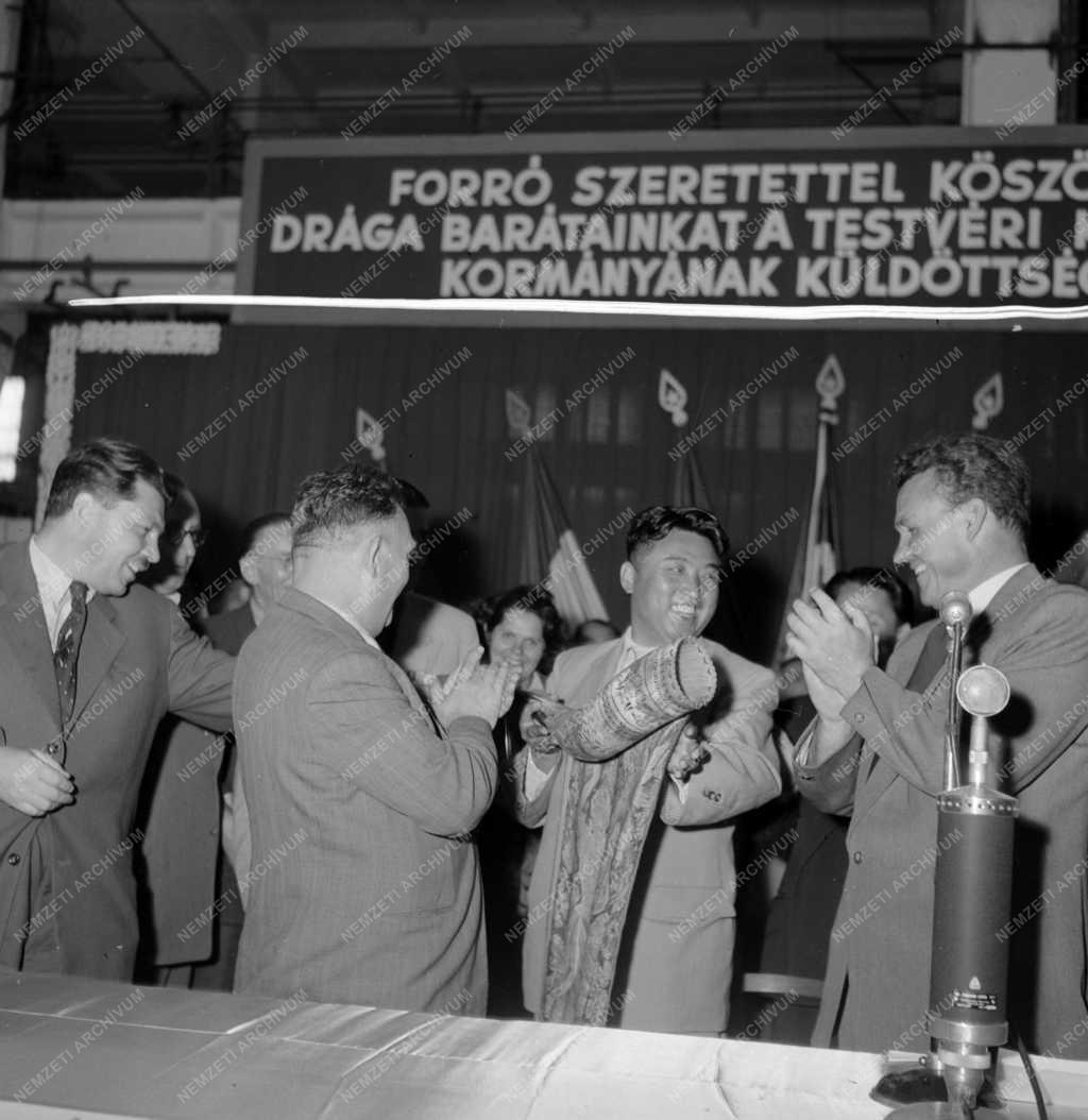 Látogatás - Koreai küldöttség a Rákosi Mátyás Művekben