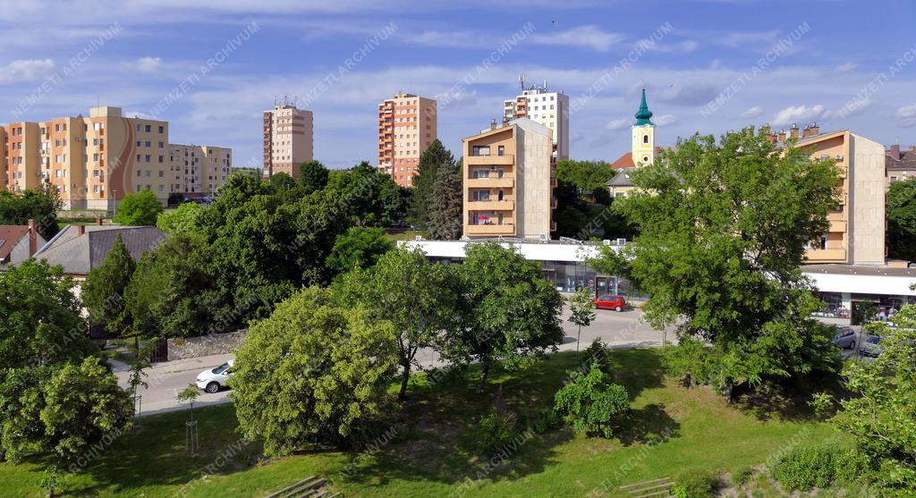 Városkép - Várpalota - Jókai és a Batsányi utcák megújult épületei