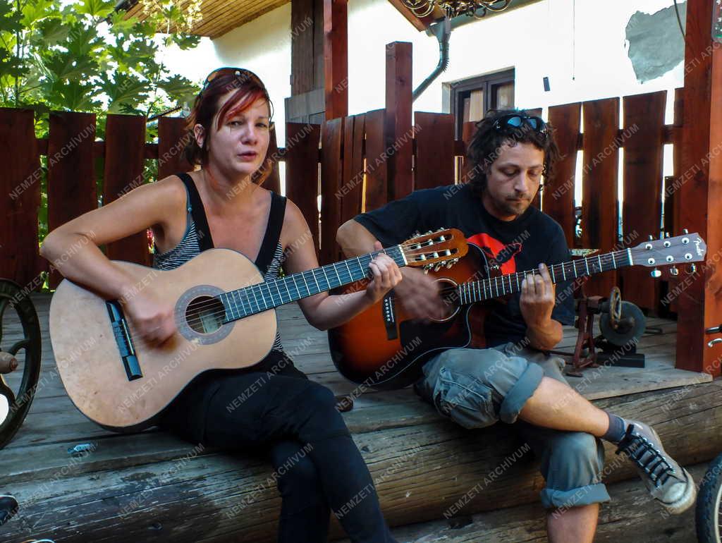 Zsáner - Nagymaros - Énekesek az őstermelői piacon