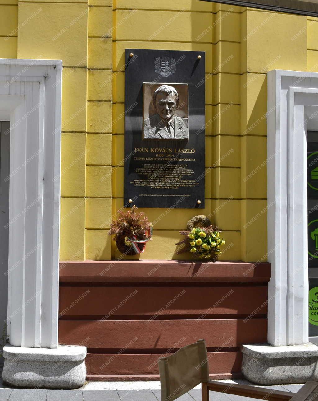 Emléktábla - Budapest - Iván Kovács László emléktáblája