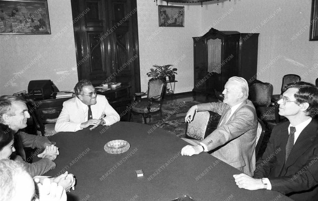 Külpolitika - Az NSZK pénzügyminisztere Budapesten