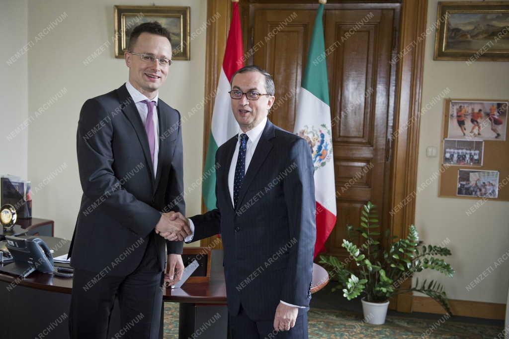 Szijjártó Péter a mexikói külügyminiszter-helyettessel tárgyalt