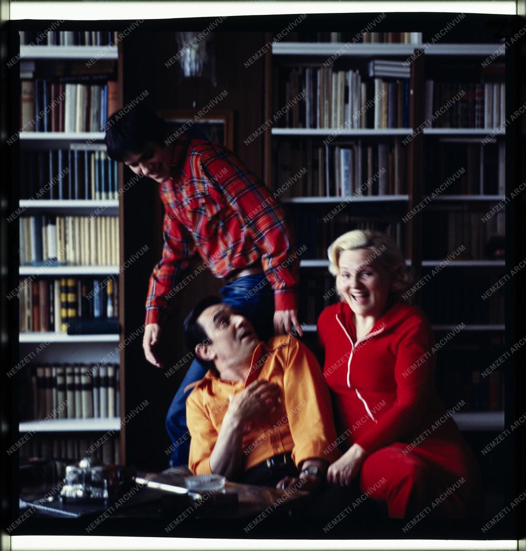 Kultúra -  Avar István színművész otthonában, felesége Gyapay Ivette és fia Ifj. Avar István társaságában