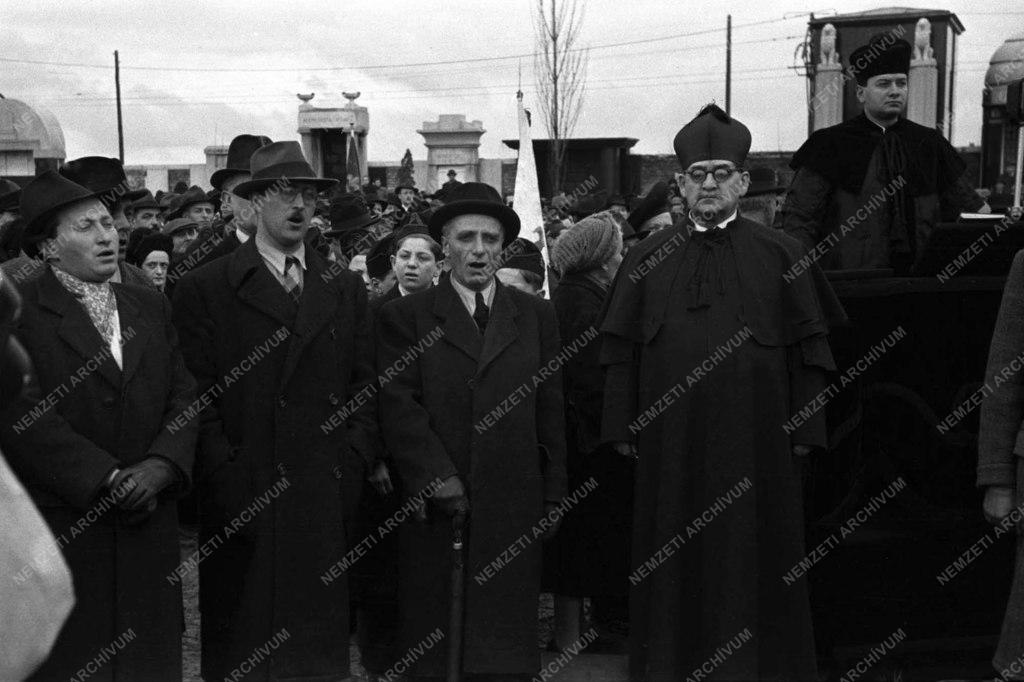 Temetés - Munkaszolgálatosok temetése