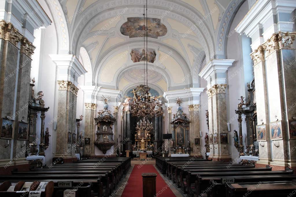 Egyházi épület - Budapest - Újlaki Sarlós Boldogasszony templom