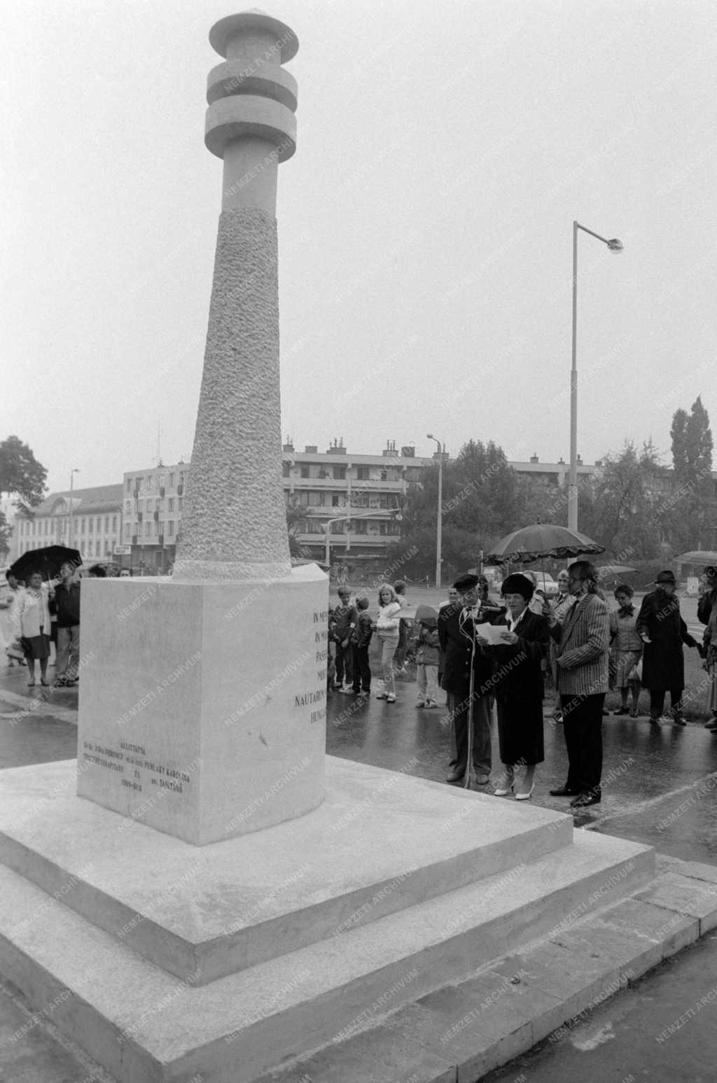 Kultúra - Tengerész emlékművet avattak Komáromban