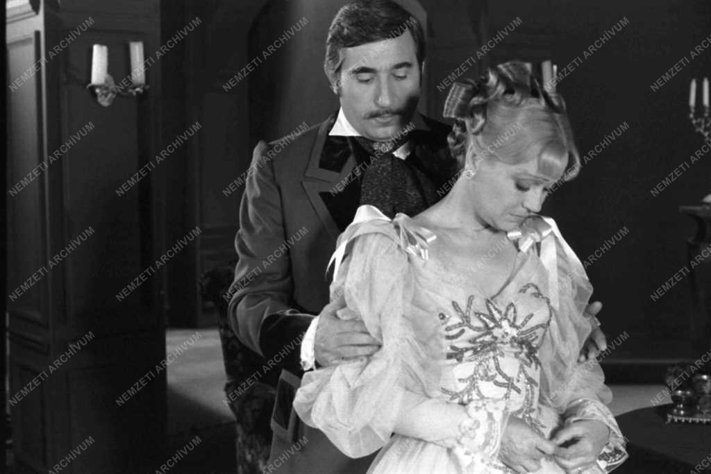 Kultúra - Film - Fenn az ernyő, nincsen kas című tv-film forgatása