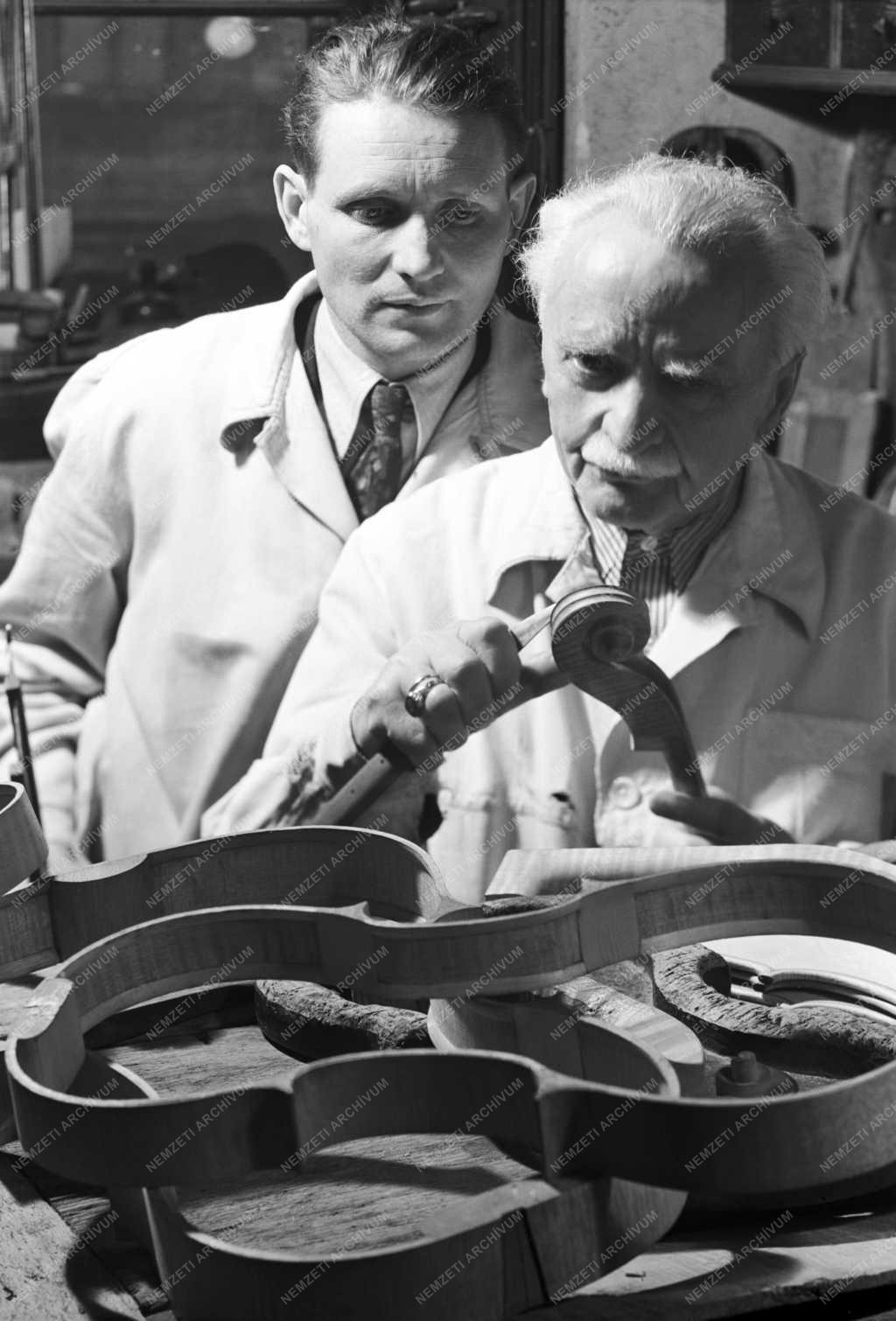 Foglalkozás - Spiegel János hegedűkészítő-mester