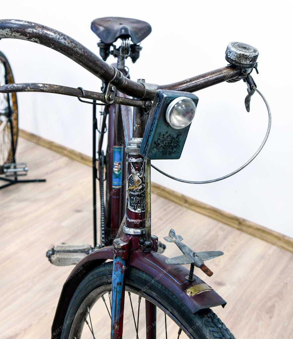 Hobbi - Veterán kerékpárokat gyűjtó kiállítása Debrecenben