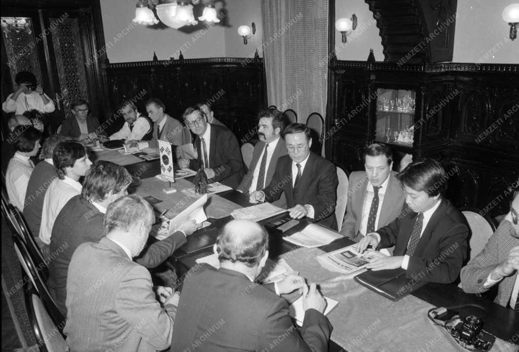 Külgazdasági kapcsolat - Dél-koreai kereskedők Győrben