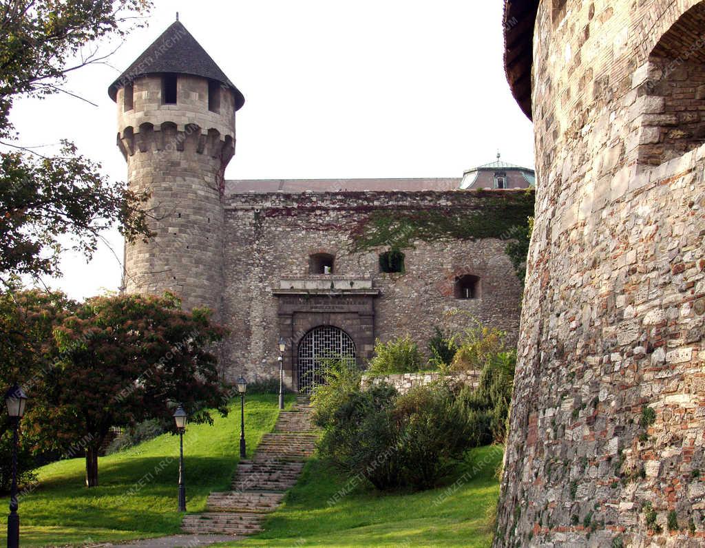 Városkép - Budavári részlet - A Buzogány torony