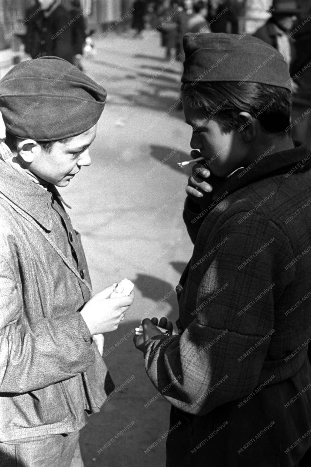 Misi (egy rikkancs) egy napja