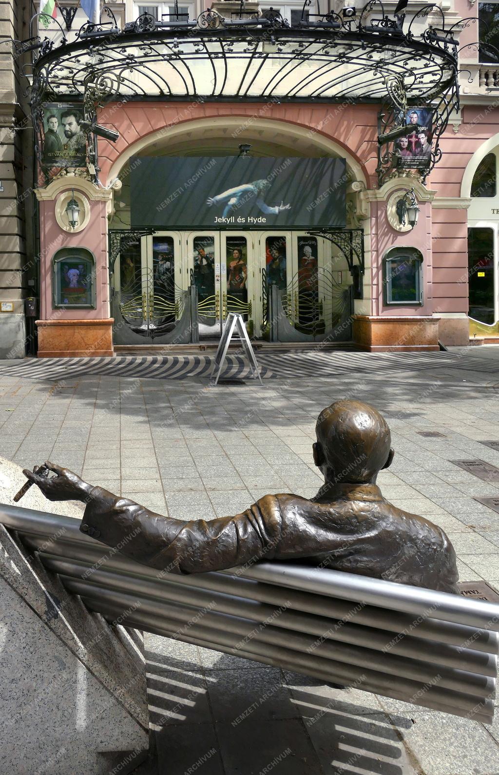 Kultúra - Budapest - Kálmán Imre zeneszerző szobra