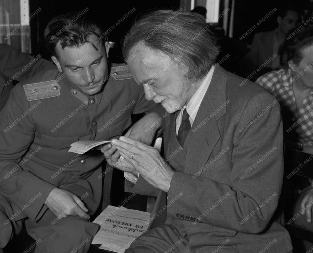 Kultúra - Zene - Kodály a Néphadsereg énekkaránál