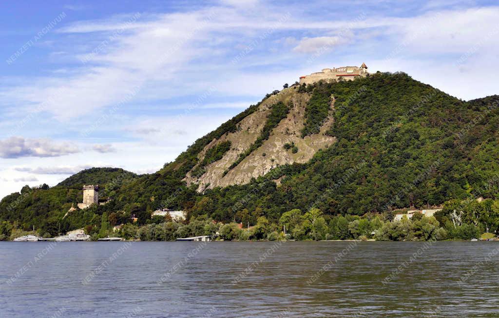 Tájkép - Visegrád - A Fellegvár és a Salamon-torony