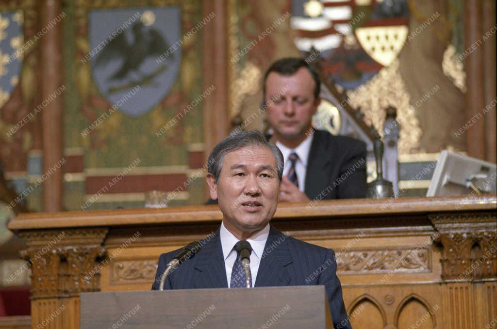Külkapcsolat - Ro Te Vu dél-koreai köztársasági elnök az Országgyűlés ülésén