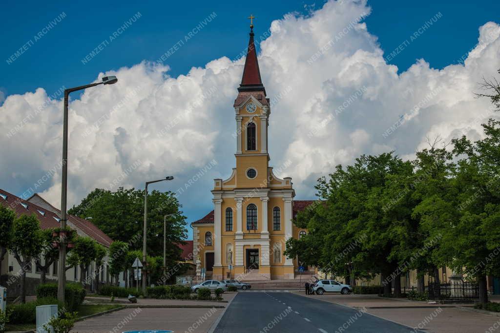 Városkép - Egyház - Mór - Kapucínus templom és rendház
