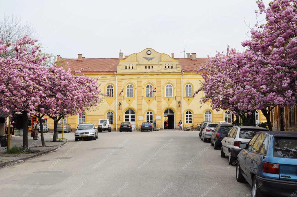 Épületfelújítás - Vác - Megújul a váci vasútállomás