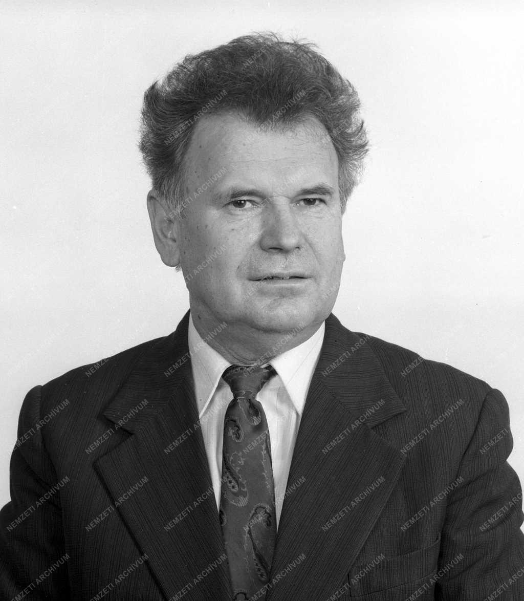 Média - Hírügynökség - Bogár Lajos