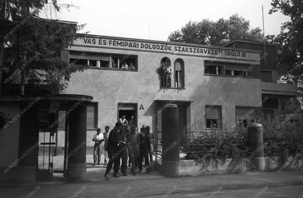 Vizsgaidőszak - Az Esti Műszaki Egyetem hallgatói Siófokon