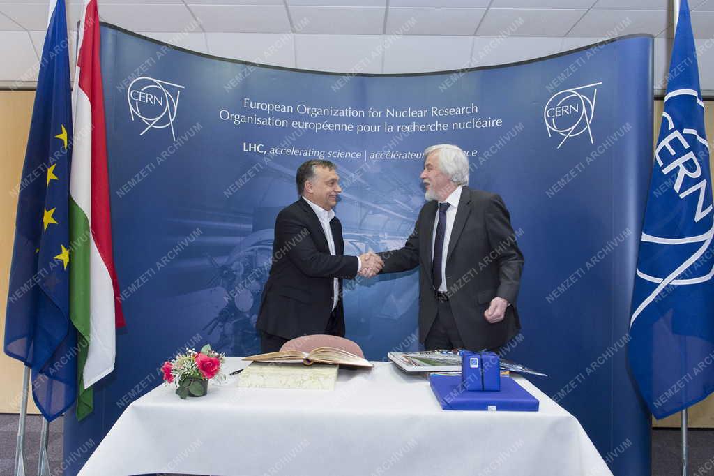 Orbán Viktor a genfi CERN-központban