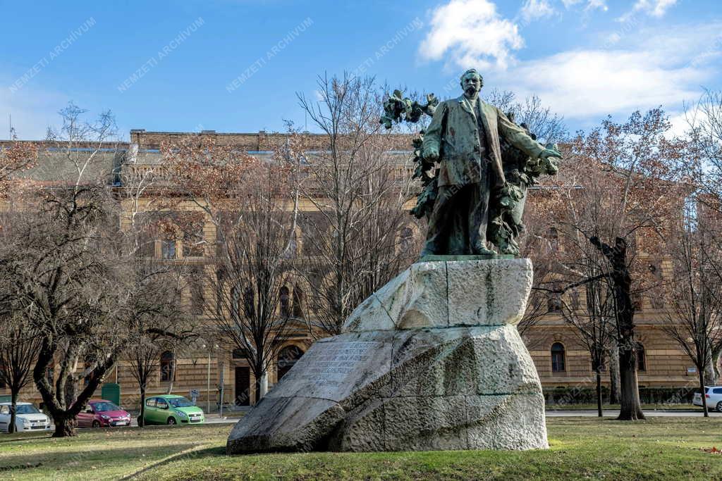 Városkép - Szeged - Deák Ferenc-emlékszobor