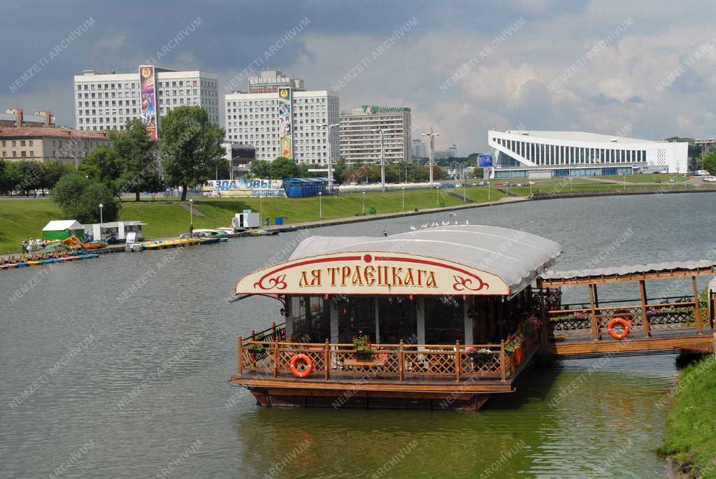 Minszk - Úszó étterem