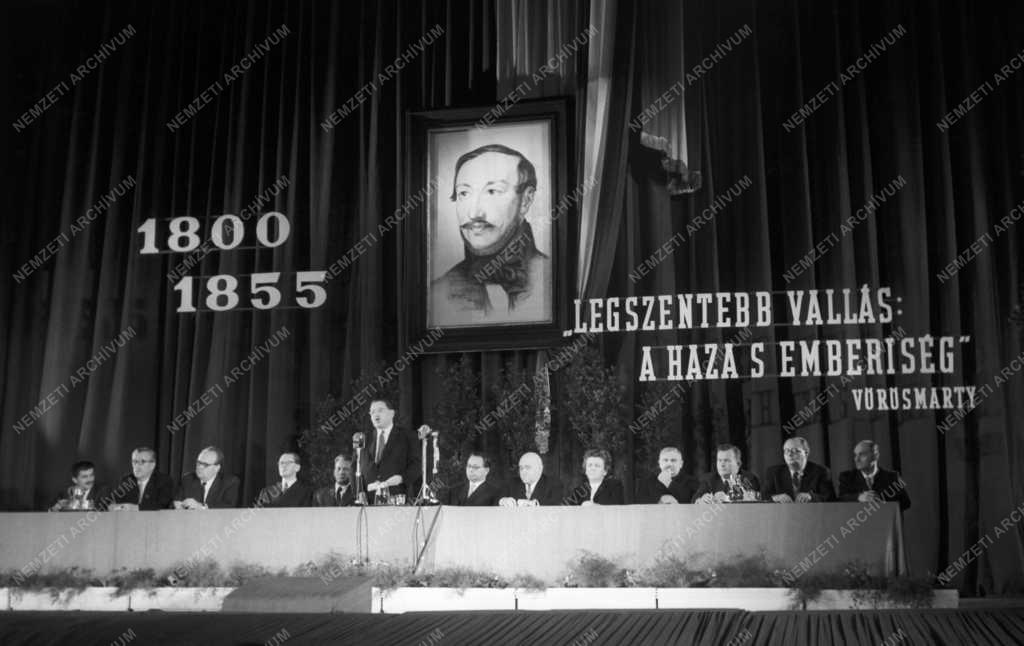 Kultúra - Vörösmarty Mihály emlékest a Magyar Néphadsereg Színházában