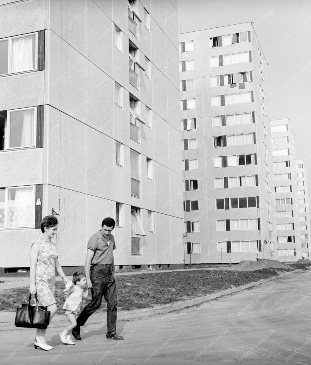 Városkép-életkép - Magyar Posztógyár dolgozói