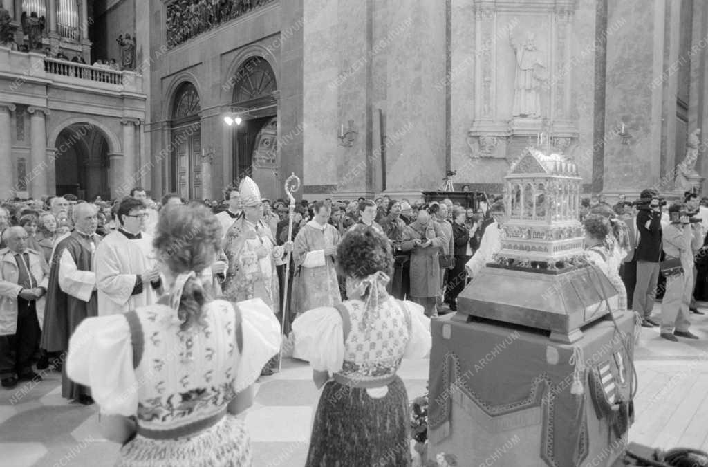 Egyház - Évforduló - A szent jobb Esztergomban