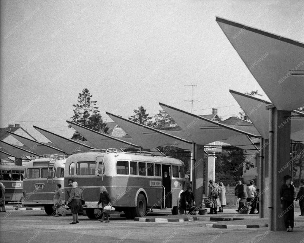 Közlekedés - Városkép - Új autóbuszpályaudvar Veszprémben