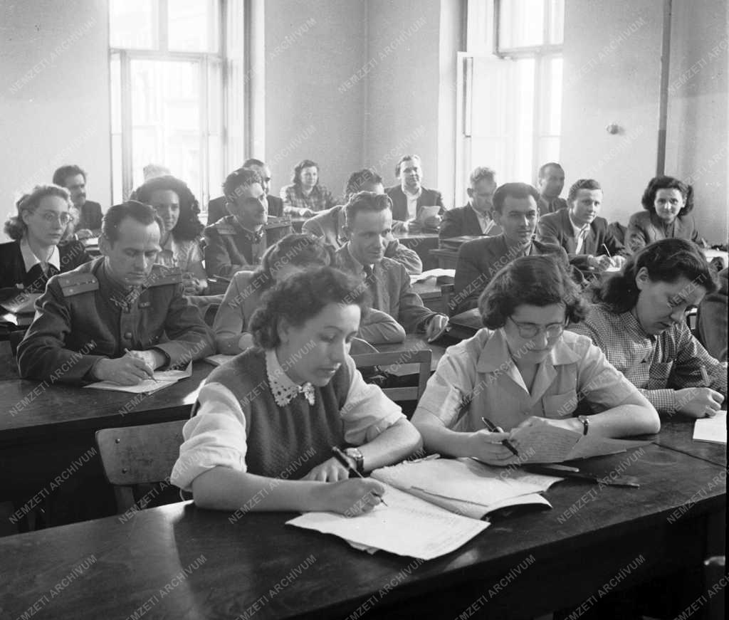 Oktatás - Dolgozók esti iskolája