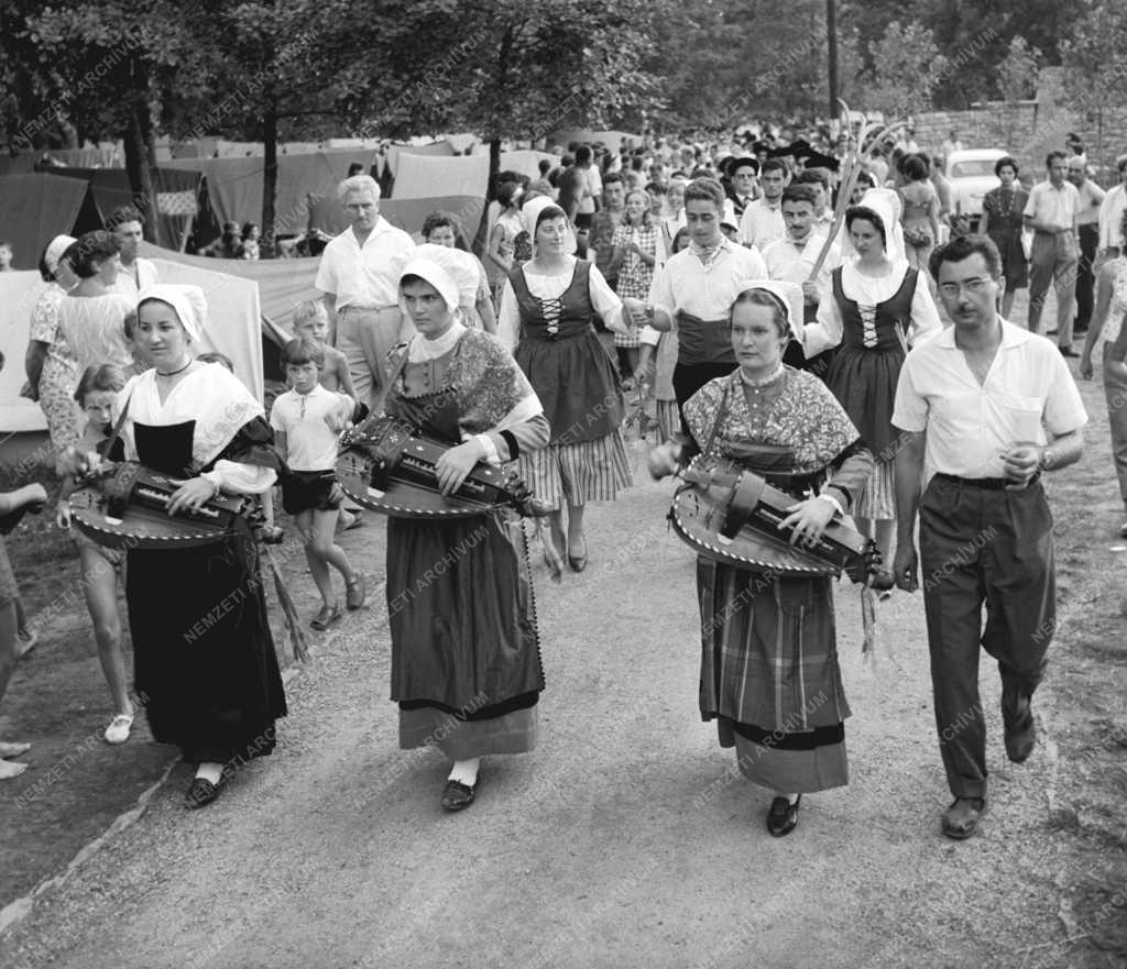 Kultúra - Néprajzi és honvédelmi sportnap a Balatonon