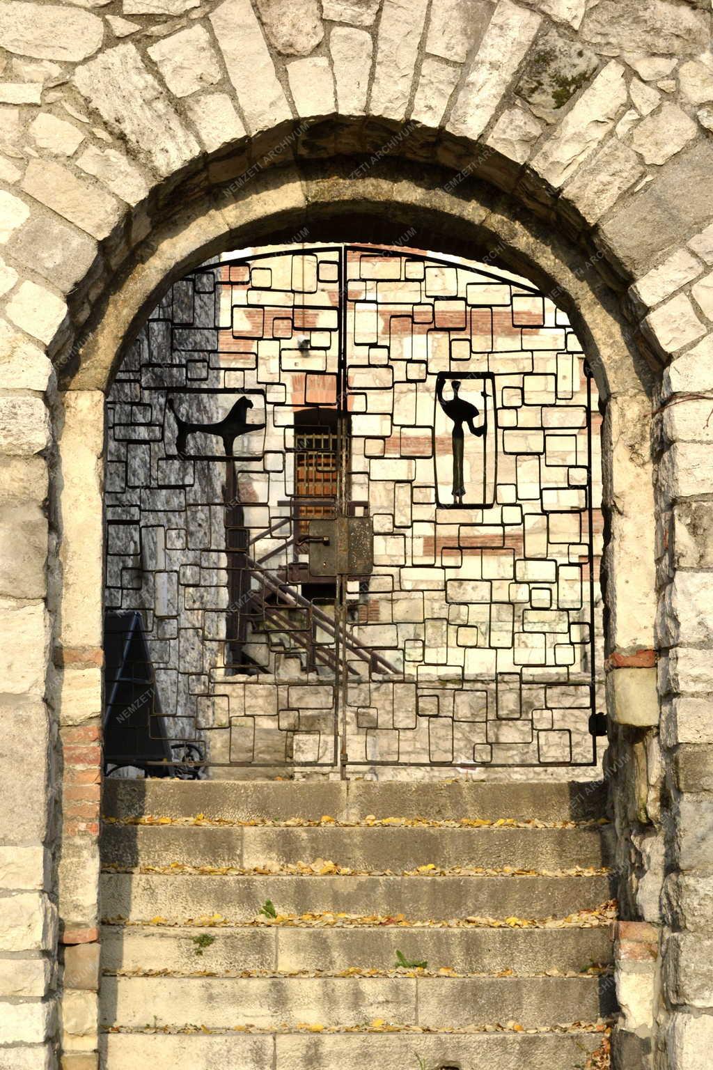 Épület -_Budapest - A Budapesti Történeti Múzeum díszkapuja