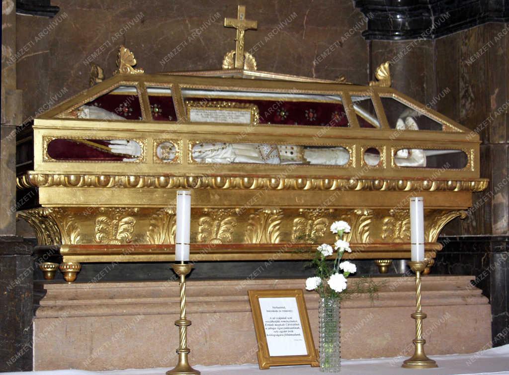 Városkép - Kalocsa  - Szent Piusz ereklyéje