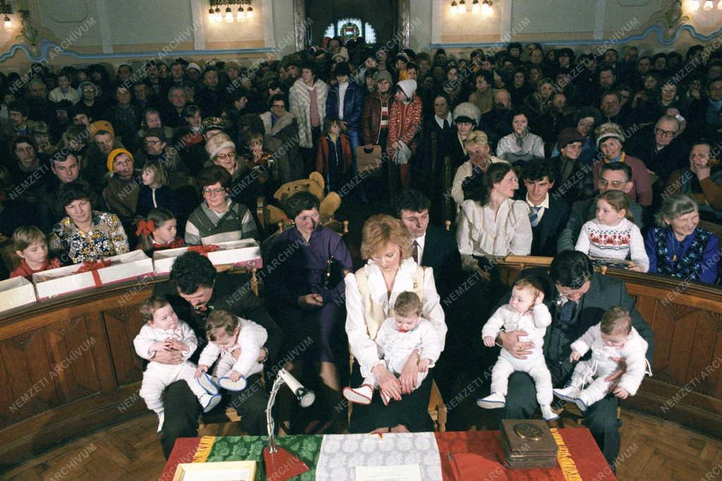 Család - A kiskunfélegyházi ötösikrek névadója 