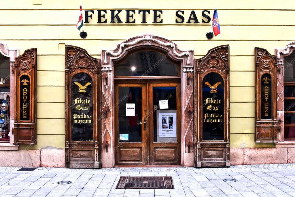 Épület - Székesfehérvár - A Fekete Sas Patikamúzeum