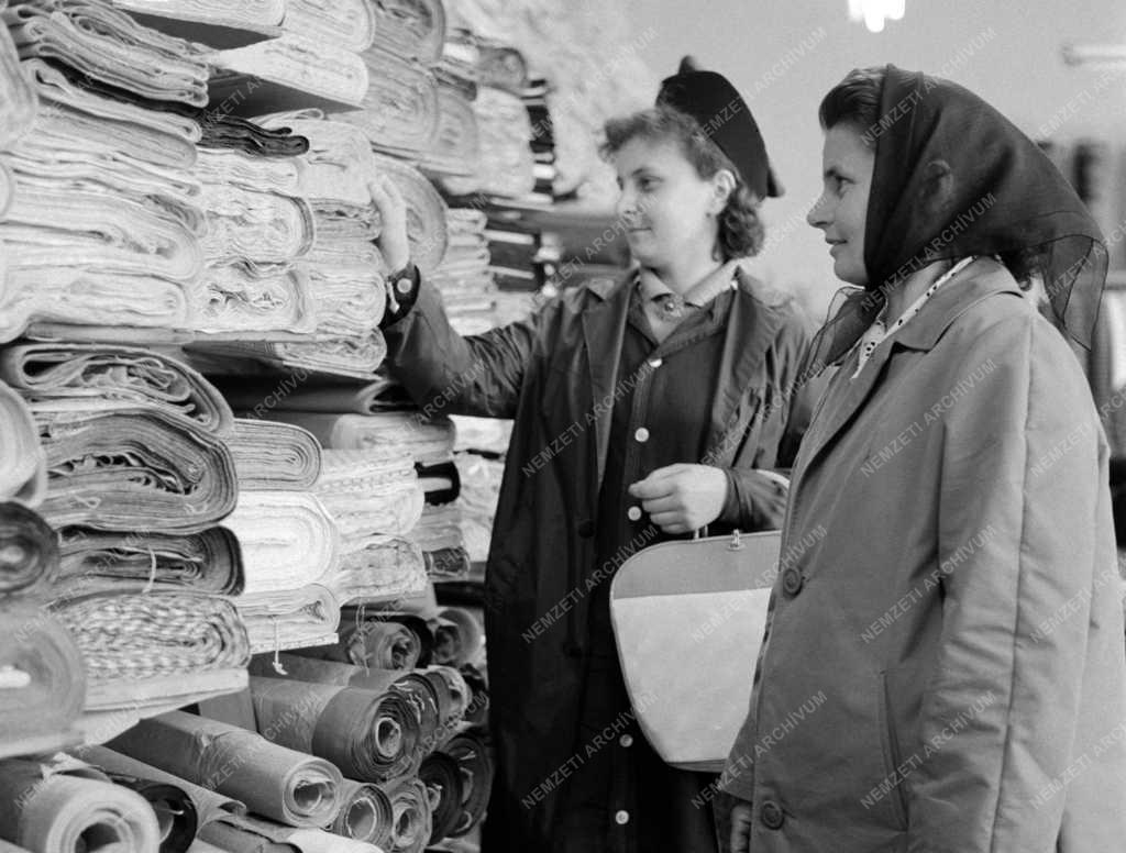 Kereskedelem - Dombóvári Földműves Szövetkezet