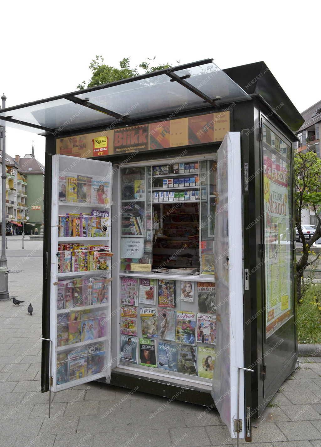 Média - Budapest - Újságos pavilon Kőbányán