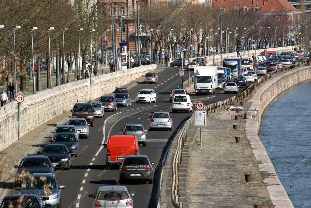 Közlekedés - Gépjárműforgalom a Sztehlo-rakparton