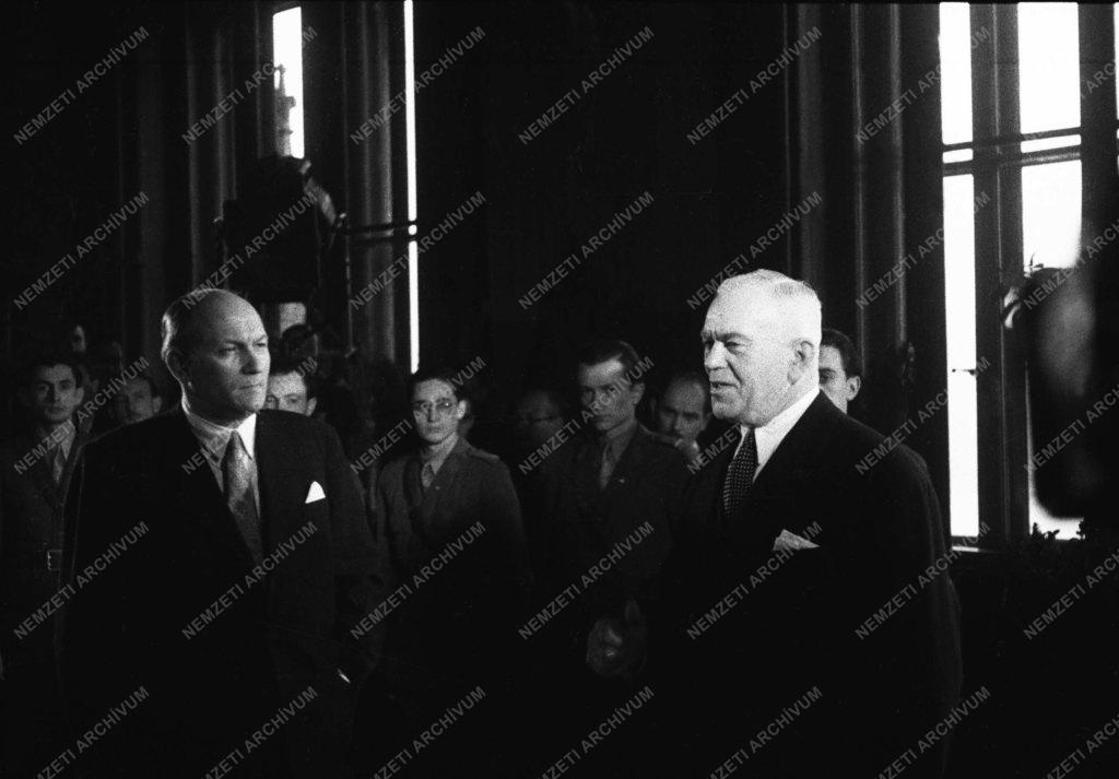 Diplomácia - Groza - magyar-román szerződés aláírása