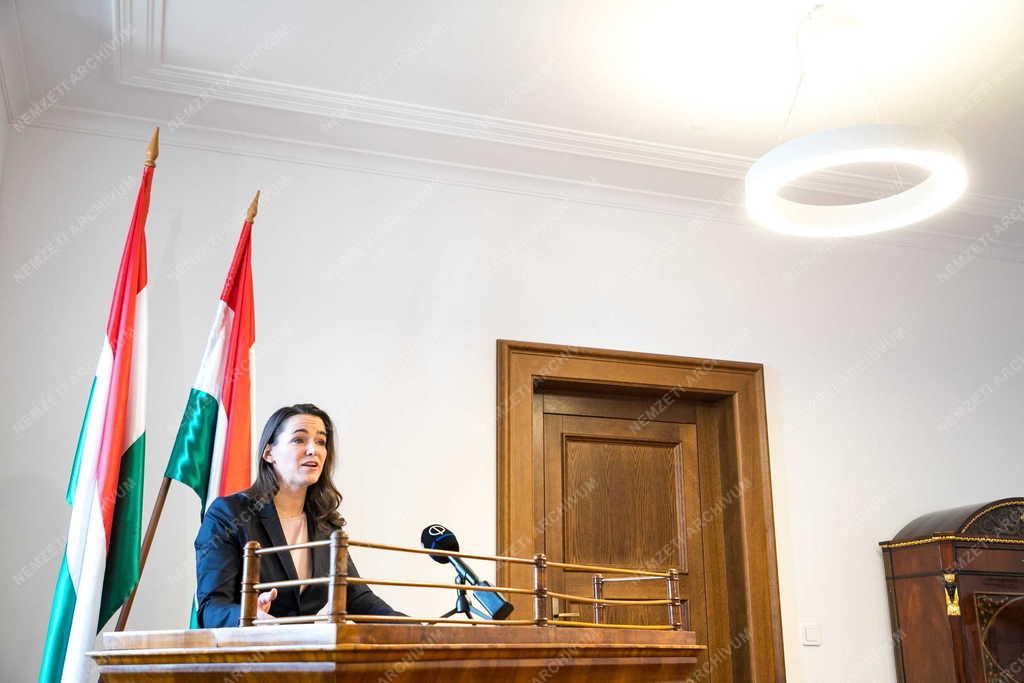 Novák Katalin a 25 év alattiak szja-mentességéről tartott sajtótájékoztatót