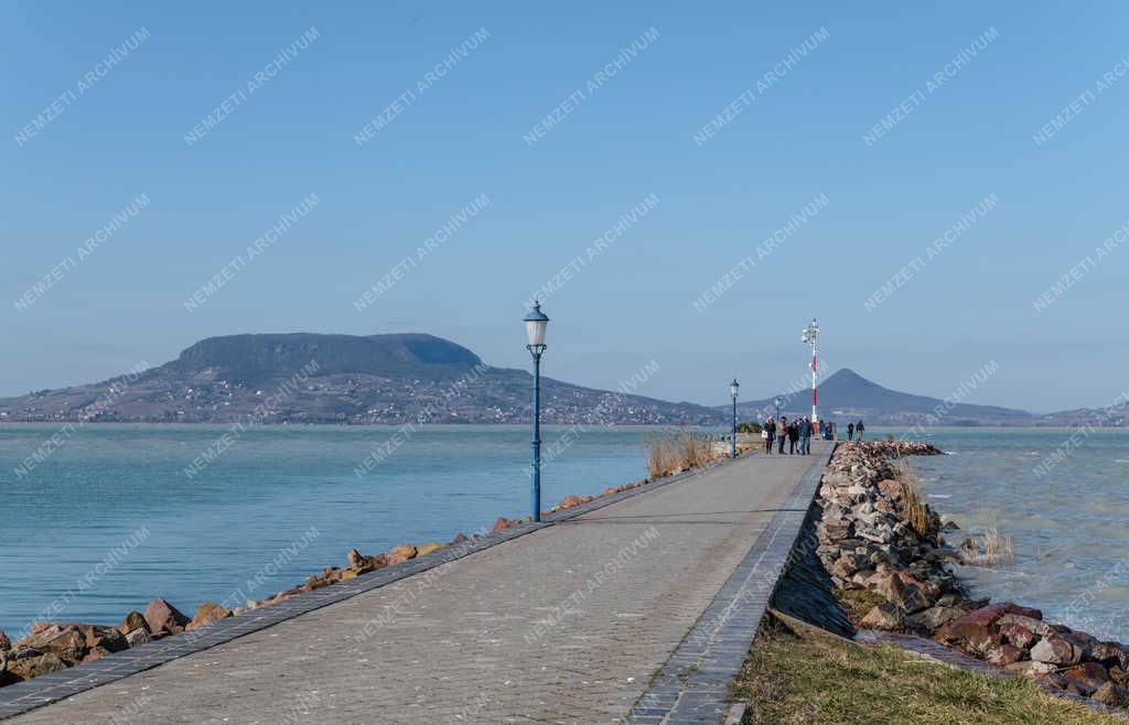 Tájkép - Fonyód - Kilátás Badacsonyra
