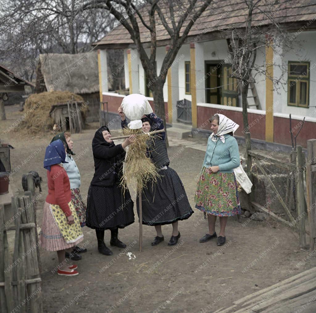 Népszokás - Virágvasárnap Szandaváralján