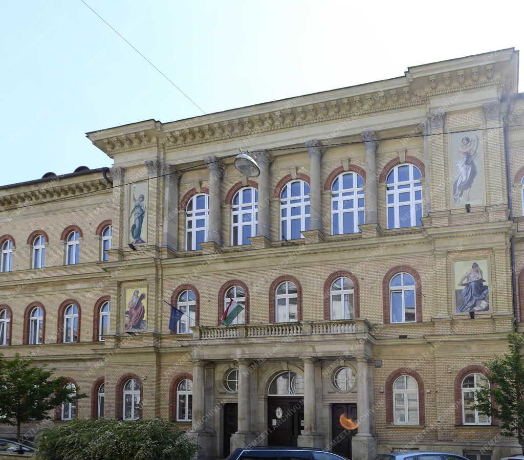 Oktatás - Budapest - A Madách Imre Gimnázium