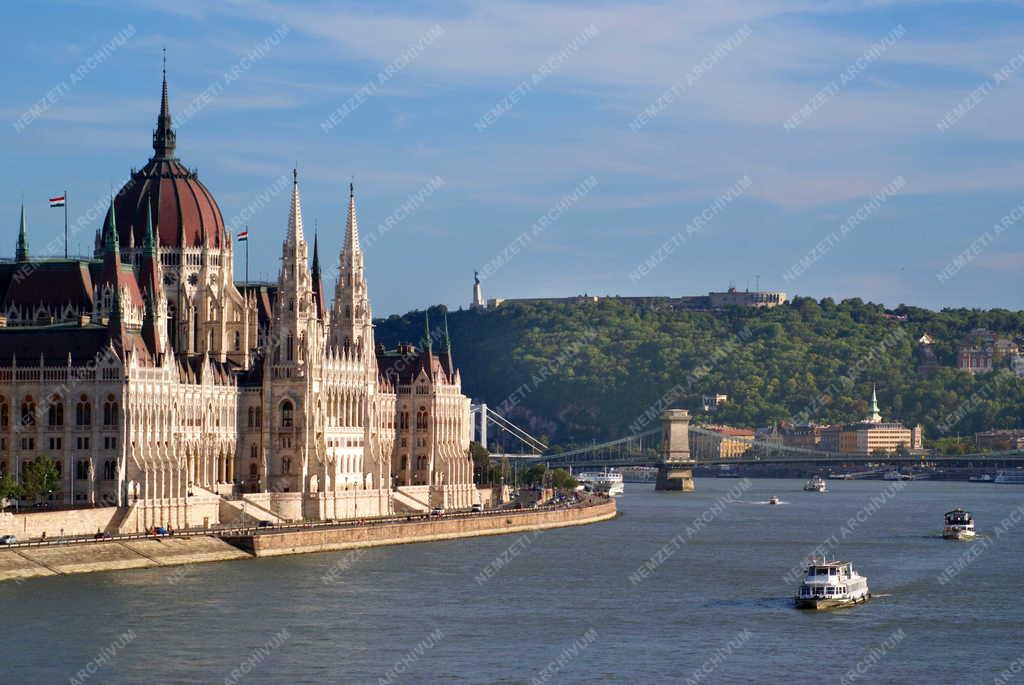 Táj, város - Budapest -  Dunai panoráma 