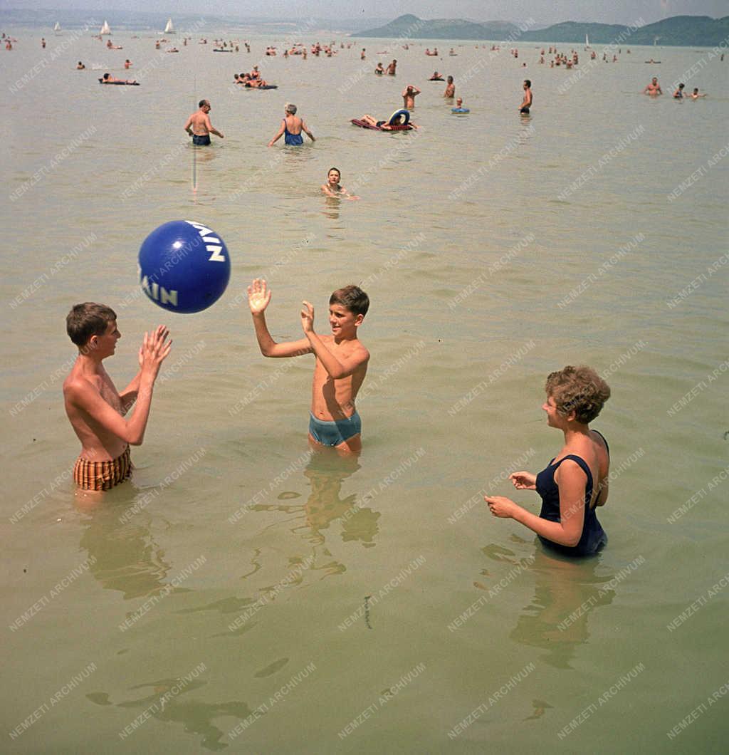 Szabadidő - Balatonföldvári strand
